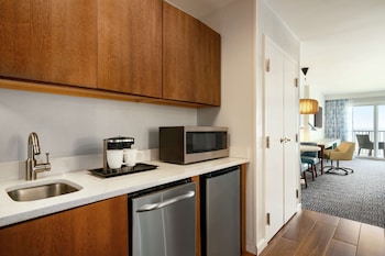 Basic Room, 1 King Bed, Accessible, Bay View (Mobility & Hearing, Roll-in Shower)