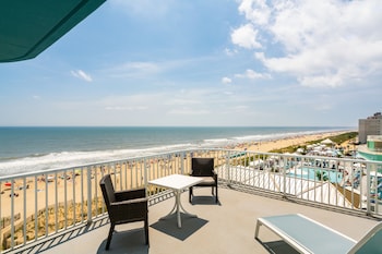Junior Suite, 2 Queen Beds, Balcony, Oceanfront