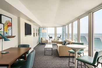 Junior Suite, 2 Queen Beds, Balcony, Oceanfront