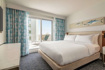Junior Suite, 1 King Bed, Balcony, Partial Ocean View