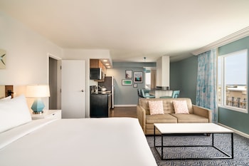 Premium Suite, Balcony, Oceanfront (1 King Bed and 2 Queens)