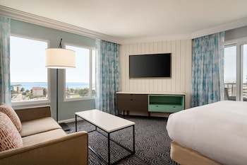 Premium Suite, Balcony, Oceanfront (1 King Bed and 2 Queens)