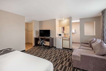 Deluxe Studio Suite, 1 King Bed, Non Smoking