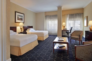 Family Room, 2 Queen Beds (Deluxe)