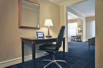 Deluxe Room, 1 King Bed