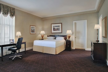 Studio Suite, 1 King Bed, Lake View