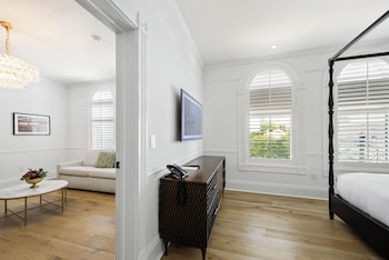 Superior Suite, 1 King Bed, Terrace, City View (Luxury Suite)