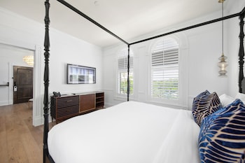 Superior Suite, 1 King Bed, Terrace, City View (Luxury Suite)