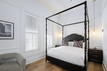 Deluxe Room, 1 Queen Bed (1 Queen Bed Deluxe with Balcony)