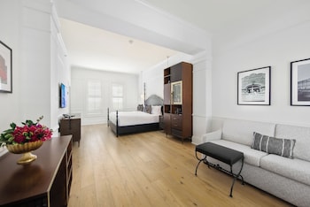 Deluxe Room, 1 King Bed with Sofa bed (1 King Bed Deluxe with Sofa Bed)