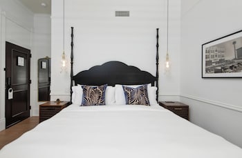Deluxe Room, 1 King Bed (1 King Deluxe with Balcony)