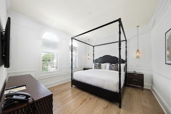 Superior Suite, 1 King Bed, Terrace, City View (Luxury Suite)