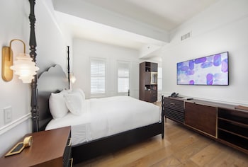 Standard Room, 1 King Bed, Courtyard View (1 King Bed)