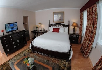 Deluxe Room, 1 Queen Bed with Sofa bed, Refrigerator