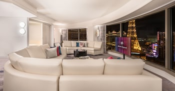 Ultra Panorama Suite, 1 King Bed, Non Smoking (Newly Renovated)
