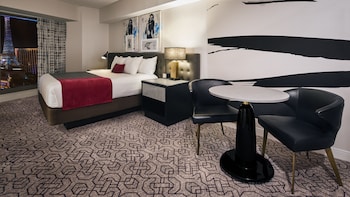 Ultra Hip Strip Suite, 1 King Bed, Non Smoking, Strip View (Newly Renovated)