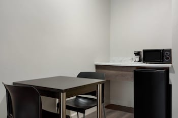 Business Room, 1 Queen Bed with Sofa bed
