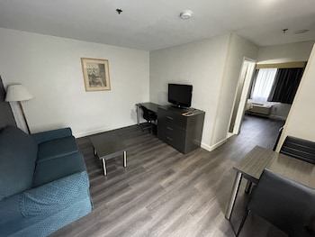 Deluxe Suite, 1 Queen Bed, Non Smoking (Business)
