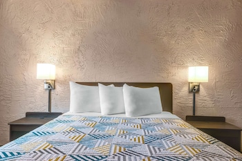 Standard Room, 1 Queen Bed, Non Smoking
