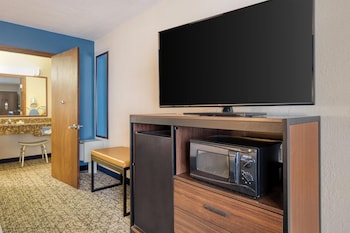 Standard Room, 2 Double Beds, Accessible, Bathtub