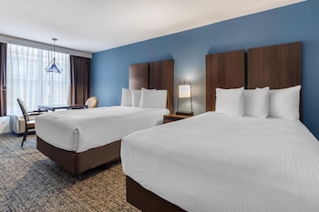 Standard Room, 2 Double Beds, Accessible, Bathtub