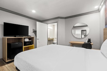 Standard Room, 1 Queen Bed, Accessible