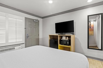 Standard Room, 1 Queen Bed