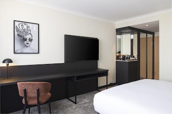 Deluxe Room, 1 King Bed