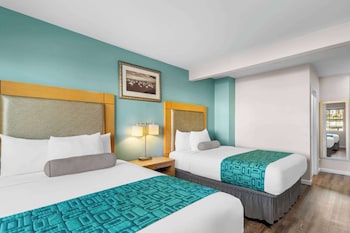 Suite, 2 Queen Beds, Non Smoking