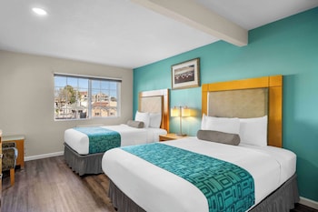 Suite, 2 Queen Beds, Non Smoking