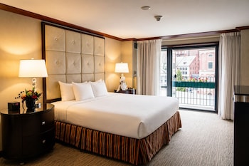 Deluxe Room, 1 King Bed
