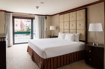 Deluxe Room, 1 King Bed
