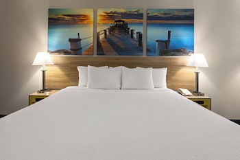Standard Room, 1 King Bed
