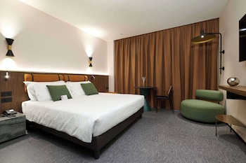 Deluxe Room, 1 King Bed, Terrace