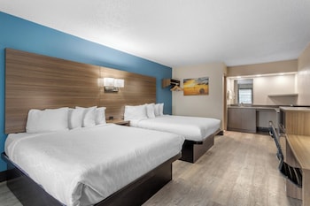Room, 2 Queen Beds, Non Smoking, Pool View