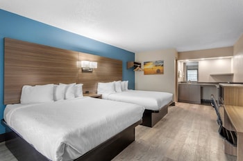 Room, 2 Queen Beds, Non Smoking, Pool View
