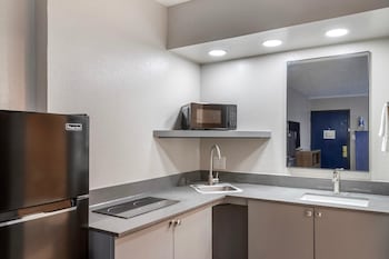 Deluxe Room, 1 King Bed, Non Smoking, Kitchenette