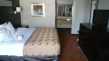 Standard Room, 1 King Bed, Smoking