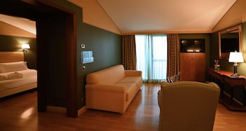 Suite, 1 King Bed, Terrace