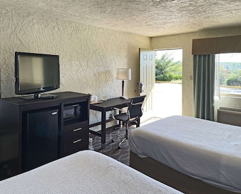 Standard Room, 2 Double Beds, Non Smoking