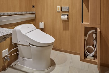 Junior Suite Twin, Non Smoking (Universal Design)