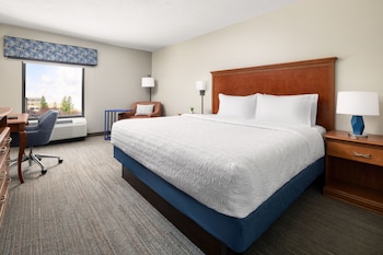 1 King Bed Deluxe Room Non-Smoking