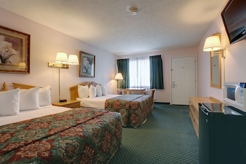 Standard Room, Smoking (3 Double Beds)