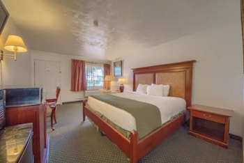 Room, 1 King Bed, Smoking