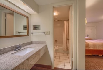 Standard Room, Smoking (3 Double Beds)