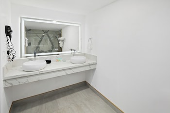 Room, Multiple Beds