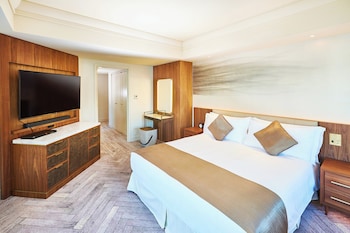 Junior Suite, 1 King Bed, River View (High Floor)