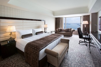 Classic Room, 1 King Bed, Club Lounge Access, Bay View