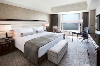 Premium Room, 1 King Bed, Club Lounge Access, Bay View