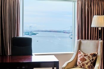 Premium Room, 1 King Bed, Club Lounge Access, Bay View